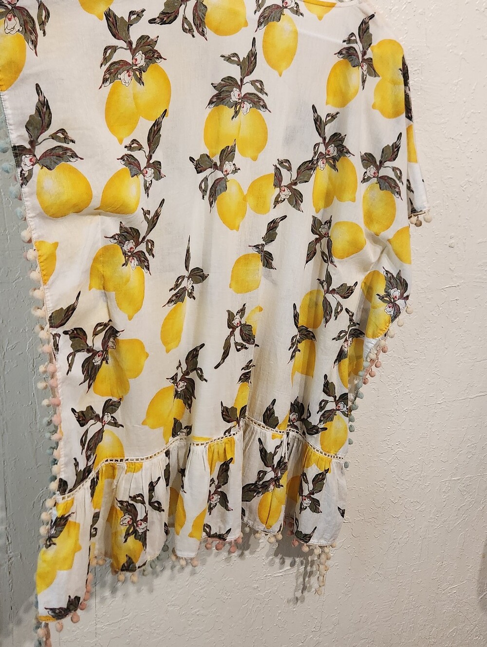 Moon Orchid Lemon Print Pom-Pom Trim Poncho NWOT ONE SIZE - Picture 7 of 10